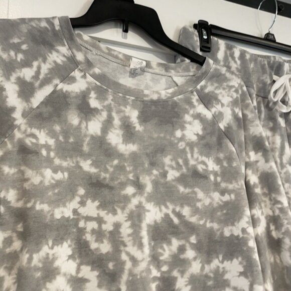 NWOT (worn once) Livi Active jogger set size 14-16 - Picture 3 of 5